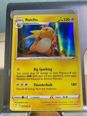 Raichu 050/203 Holo Rare Pokemon Trading Card - Sword & Shield Evolving Skies